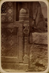 Samarkandskiia drevnosti. Grobnitsa sviatago Kussama ibni Abassa (Shakh-Zinde) i mavzolei pri nei. Mavzolei Emira Kutuluka Turdi-Bek-Aka. Uglovaia kolona (sic) na tsokulie LCCN2007683682