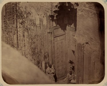 Samarkandskiia drevnosti. Grobnitsa sviatago Kussama ibni Abassa (Shakh-Zinde) i mavzolei pri nei. Mavzolei Sha-Arap. Vid na fasad LCCN2002710075