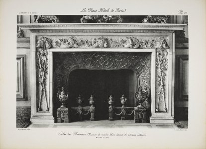 Salon des Amiraux. Cheminée de marbre blanc décorée de masques antiques (jlpw15 0750)