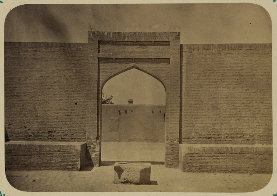 Samarkandskiia drevnosti. Dvorets bukharskikh emirov Kok Tash. Vid vkhoda v priemnyi dvor (so storony dvora) LCCN2007683396