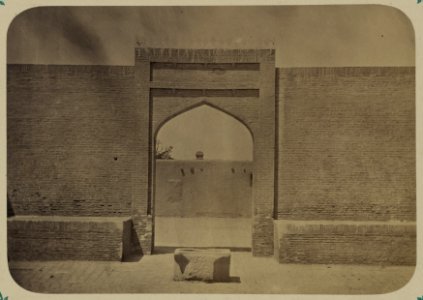 Samarkandskiia drevnosti. Dvorets bukharskikh emirov Kok Tash. Vid vkhoda v priemnyi dvor (so storony dvora) LCCN2007683396