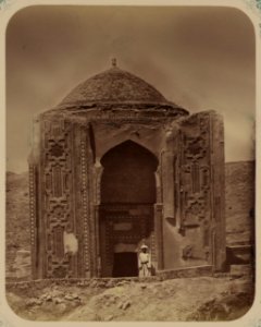 Samarkandskiia drevnosti. Grobnitsa sviatago Kassima (sic) ibni Abassa (Shakh-Zinde) i mavzolei pri nem (sic). Mavzolei Emira Abu-Tengi. Fasad LCCN2007683687
