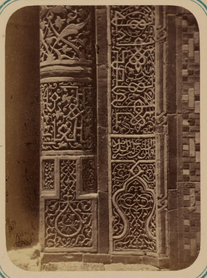 Samarkandskiia drevnosti. Grobnitsa sviatago Kassima (sic) ibni Abassa (Shakh-Zinde) i mavzolei pri nem (sic). Mavzolei Emira Kutuluka Turdi Bek-Aka. Baza toi zhe kolony (sic) LCCN2007683672