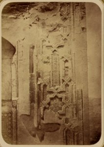 Samarkandskiia drevnosti. Grobnitsa sviatago Kussama ibni Abassa (Shakh-Zinde) i mavzolei pri nem (sic). Mavzolei Emira Abu-Tengi. Pravaia storona fasada LCCN2007683689