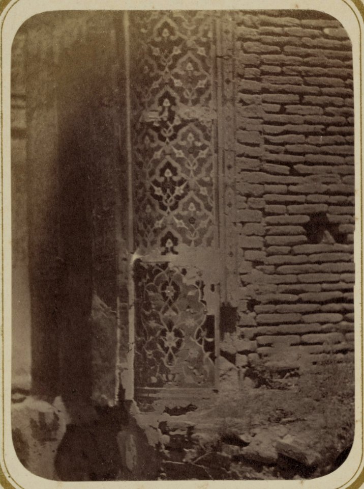 Samarkandskiia drevnosti. Mavzolei Emira Timura Kuragana (Guremir (sic)). Chast' uglovoi kolony fasada LCCN2007683374