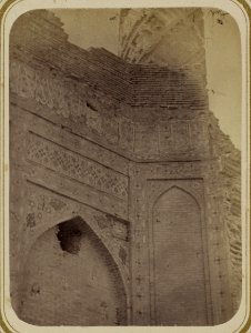 Samarkandskiia drevnosti. Mavzolei Emira Timura Kuragana (Guremir (sic)). Nadpisi idushchiia po frizu vsego fasada LCCN2007683376