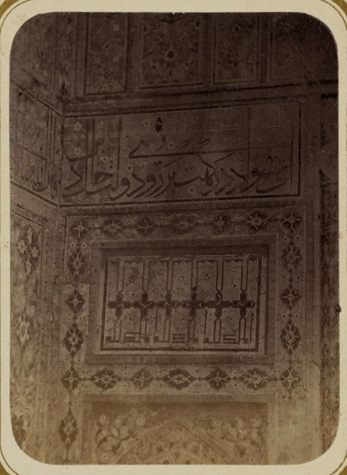 Samarkandskiia drevnosti. Mavzolei Emira Timura Kuragana (Guremir (sic)). Nadpisi po storonam i vnutri glavnoi vkhodnoi nishi LCCN2007683378