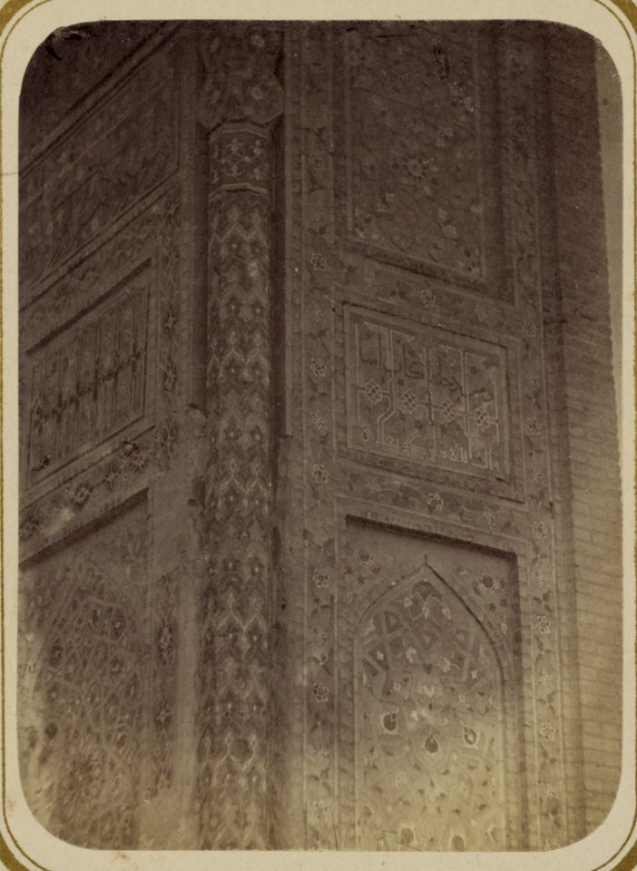 Samarkandskiia drevnosti. Mavzolei Emira Timura Kuragana (Guremir (sic)). Nadpisi po storonam i vnutri glavnoi vkhodnoi nishi LCCN2007683380