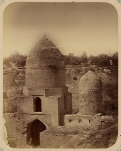 Samarkandskiia drevnosti. Grobnitsa sviatago Kussama ibni Abassa (Shakh-Zinde) i mavzolei pri nei. Mavzolei Ul'dzha Inaga i Bibi Zinet. Vid mavzoleev kormilitsy Tamerlana i docheri eia (Ul' LCCN2007676497