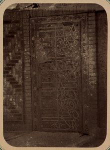 Samarkandskiia drevnosti. Grobnitsa sviatago Kussama ibni Abassa (Shakh-Zinde) i mavzolei pri nei. Nadpis' na pravoi shchekie vkhodnoi nishi LCCN2007676496