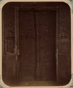 Samarkandskiia drevnosti. Grobnitsa sviatago Kussama ibni Abassa (Shakh-Zinde) i mavzolei pri nei. Vnutrennost' Chaar-Taga. Dver' iz Chaar taga v mechet (khanaka) Shakh-Zinde LCCN2007686757