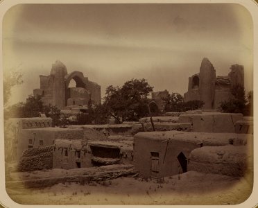 Samarkandskiia drevnosti. Medrese Bibi-Khanym. Obshchii vid medrese s iugo-vostoka LCCN2008676187