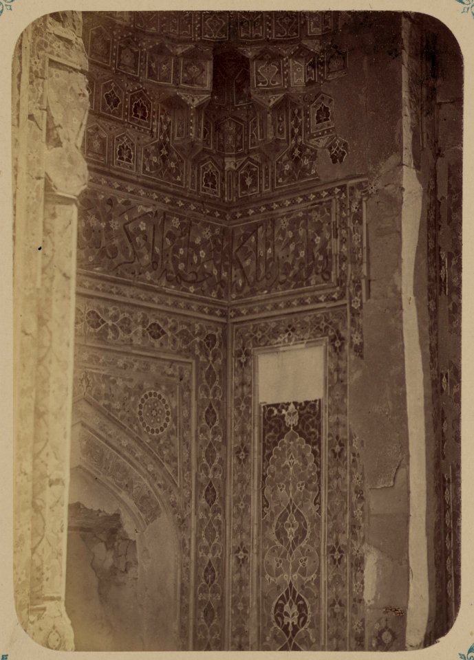 Samarkandskiia drevnosti. Grobnitsa sviatago Kussama ibni Abassa (Shakh-Zinde) i mavzolei pri nem (sic). Mavzolei Shirin-Beka. Vid raznykh chastei vkhodnoi nishi fasada (verkhniaia chast'). LCCN2008676174