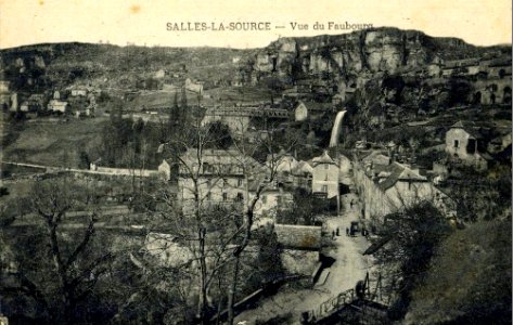 Salles-La-Source - vue du faubourg