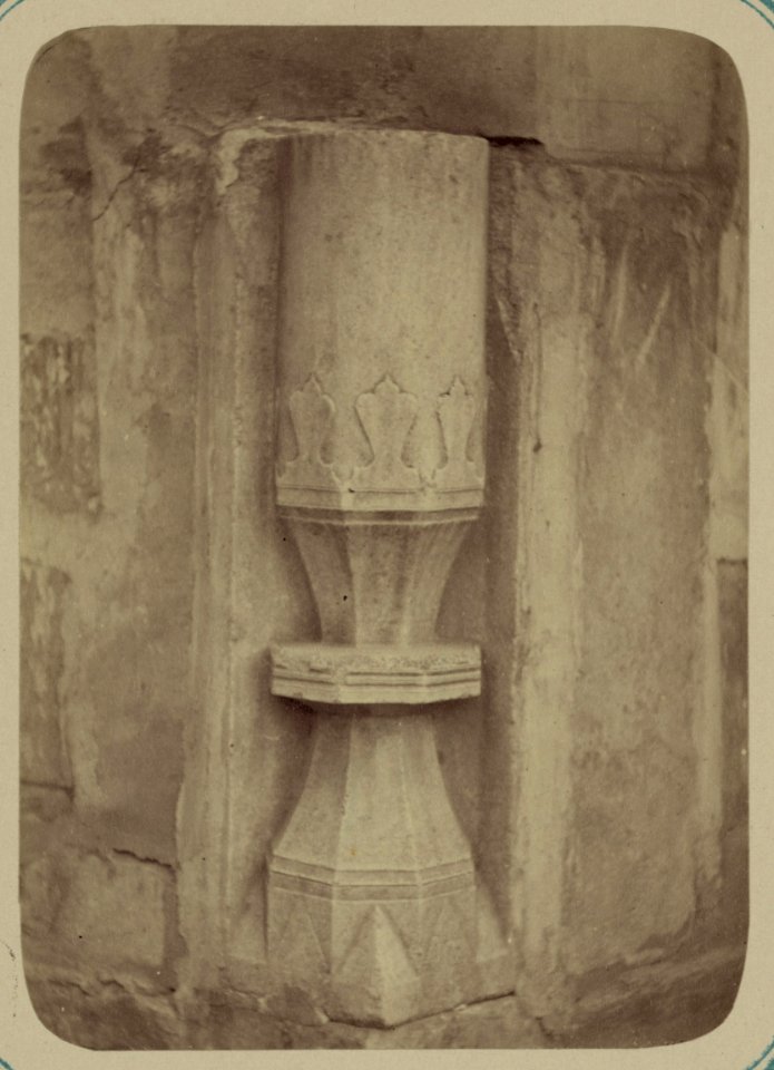 Samarkandskiia drevnosti. Medrese Nadyr Divan Begi, sobornaia mechet' (mecheti dzhami). Baza kolonny LCCN2007683422