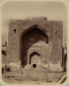 Samarkandskiia drevnosti. Medrese Nadyr Divan Begi, sobornaia mechet' (mecheti dzhami). Vkhod v mechet' LCCN2007683423