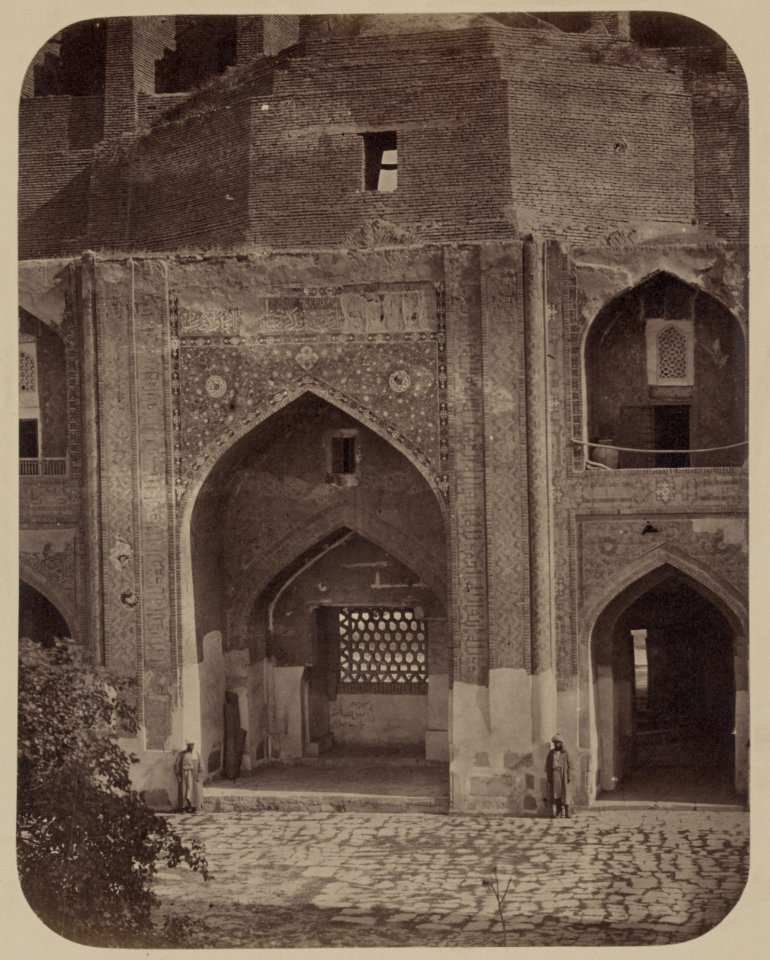 Samarkandskiia drevnosti. Medrese Tillia Kari. Vnutren. dvor. (iuzhnaia storona) Glavnaia nisha LCCN2007682782