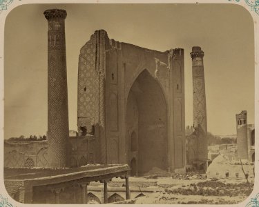 Samarkandskiia drevnosti. Medrese Ulug-Beka. Glavnoi fasad (vostochnyi) LCCN2007682792