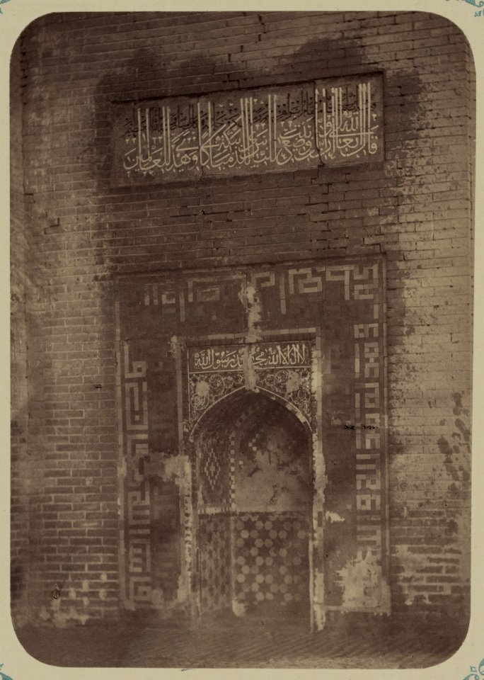 Samarkandskiia drevnosti. Mechet' Khodzhi-Abdu-Birun. Nisha dlia moleniia, mikhrab, v shchekie glavnoi arki fasada LCCN2007683434