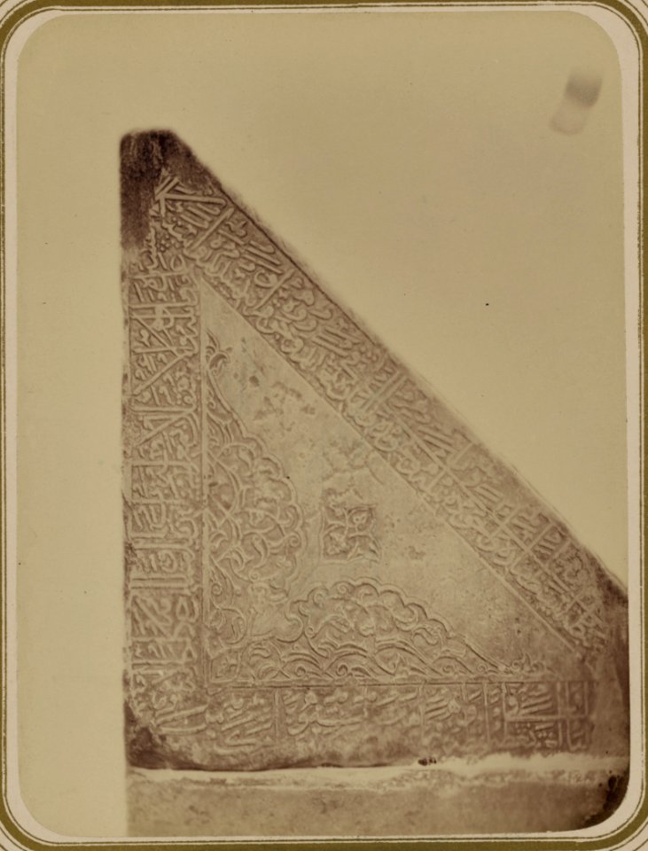 Samarkandskiia drevnosti. Medrese Bibi-Khanym sobornaia mechet'. Nadpisi na perednei chasti mramornago piupitra (lau) LCCN2007682729