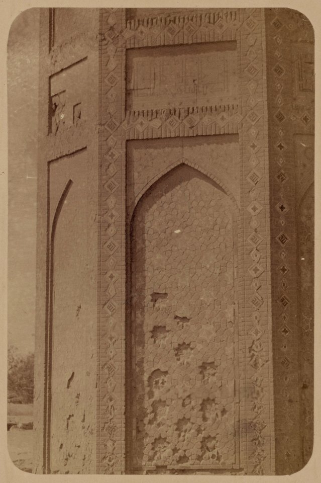 Samarkandskiia drevnosti. Medrese Bibi-Khanym sobornaia mechet'. Odna iz nadpisei na glavnoi nishie LCCN2007682726