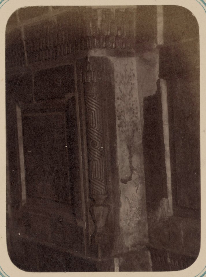 Samarkandskiia drevnosti. Medresse (sic) Tillia Kari. Vnutrennii dvor. (zapadnaia storona) Chast' mramornago tsokulia LCCN2007682786