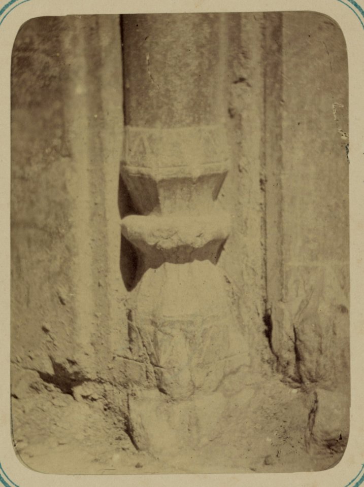 Samarkandskiia drevnosti. Medrese Nadyr Divan Begi, sobornaia mechet' (mecheti dzhami). Baza kolonny LCCN2007683424