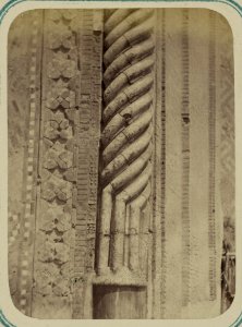 Samarkandskiia drevnosti. Medresse (sic) Ulug-Bek. Glavnyi fasad (vostochnyi). Kolona (sic) LCCN2007683350
