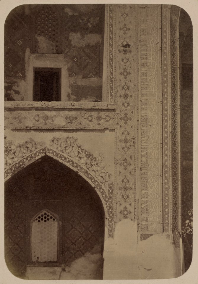 Samarkandskiia drevnosti. Medrese Shir Dar vnutrennii dvor. (zapadnaia storona) Nadpis' po lievuiu storonu glavnoi nishi LCCN2007682749