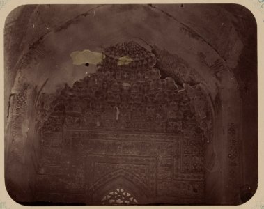 Samarkandskiia drevnosti. Medrese Shir-Dar. Vnutrennii dvor (vost- storona) Otdielka verkhnei chasti glavnoi nishi LCCN2007682769