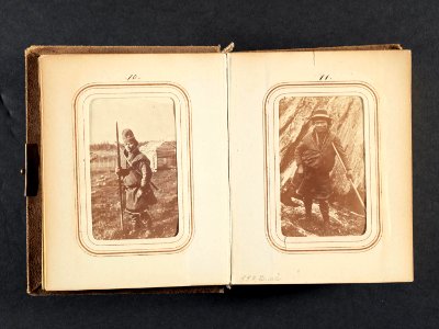 Samisk man med käpp. Lotten von Düben 1868 - Nordiska Museet - NMA.0033093 2