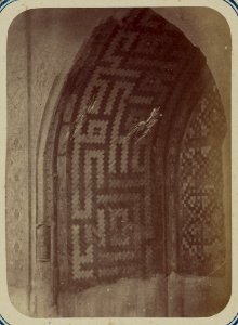 Samarkandskiia drevnosti. Medresse (sic) Ulug-Beka. Mramornaia kolona (sic) LCCN2007683361
