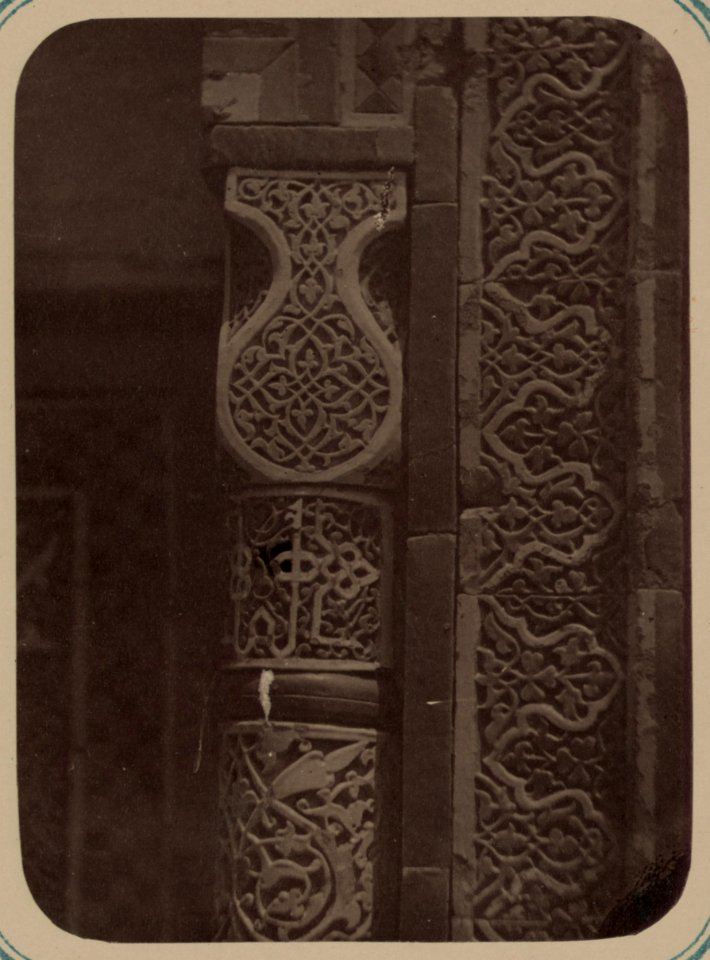 Samarkandskiia drevnosti. Grobnitsa sviatago Kussama ibni Abassa (Shakh-Zinde) i mavzolei pri nei. Mavzolei docheri Tamerlana Toglu Tegin. Kapitel' kolony (sic) LCCN2008676181