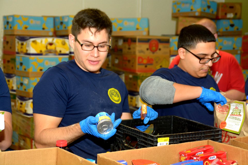 San Antonio Future Sailors, Recruiters donate time to Food Bank 170201-N-ND850-004