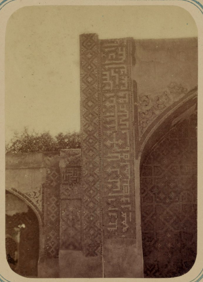 Samarkandskiia drevnosti. Medrese Nadyr Divan Begi. Nadpisi po storonam glavnoi nishi iuzhnago fasada LCCN2007683414