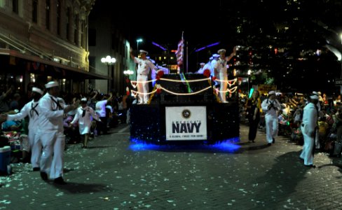 San Antonio Navy Week 2010 100424-N-UR169-177