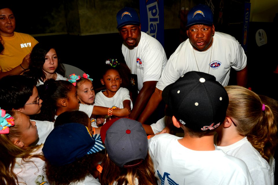 San Diego Chargers visit USS Ronald Reagan 130828-N-UK306-039