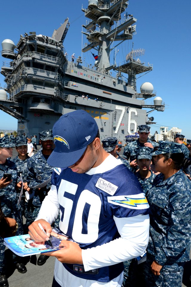 San Diego Chargers visit USS Ronald Reagan 130828-N-UK306-285