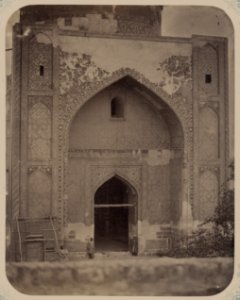 Samarkandskiia drevnosti. Medresse (sic) Tillia Kari. Vnutrennii dvor. (zapadnaia storona) Vkhod v sobornuiu mechet' (meschiti dzhami) LCCN2007682785