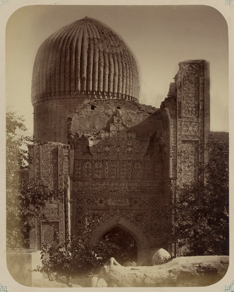 Samarkandskiia drevnosti. Mavzolei Emira Timura Kuragana. Vid sievernago fasada mavzoleia LCCN2007683367