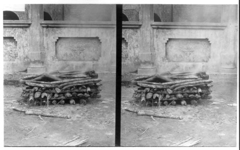 San Francisco earthquake- Burning a dead man on wood pyre LCCN2002697754