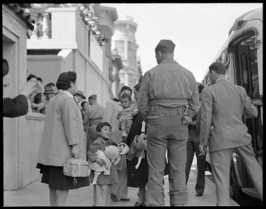 San Francisco, California. Evacuees of Japanese ancestry boarding buses which will take them to Tan . . . - NARA - 537744