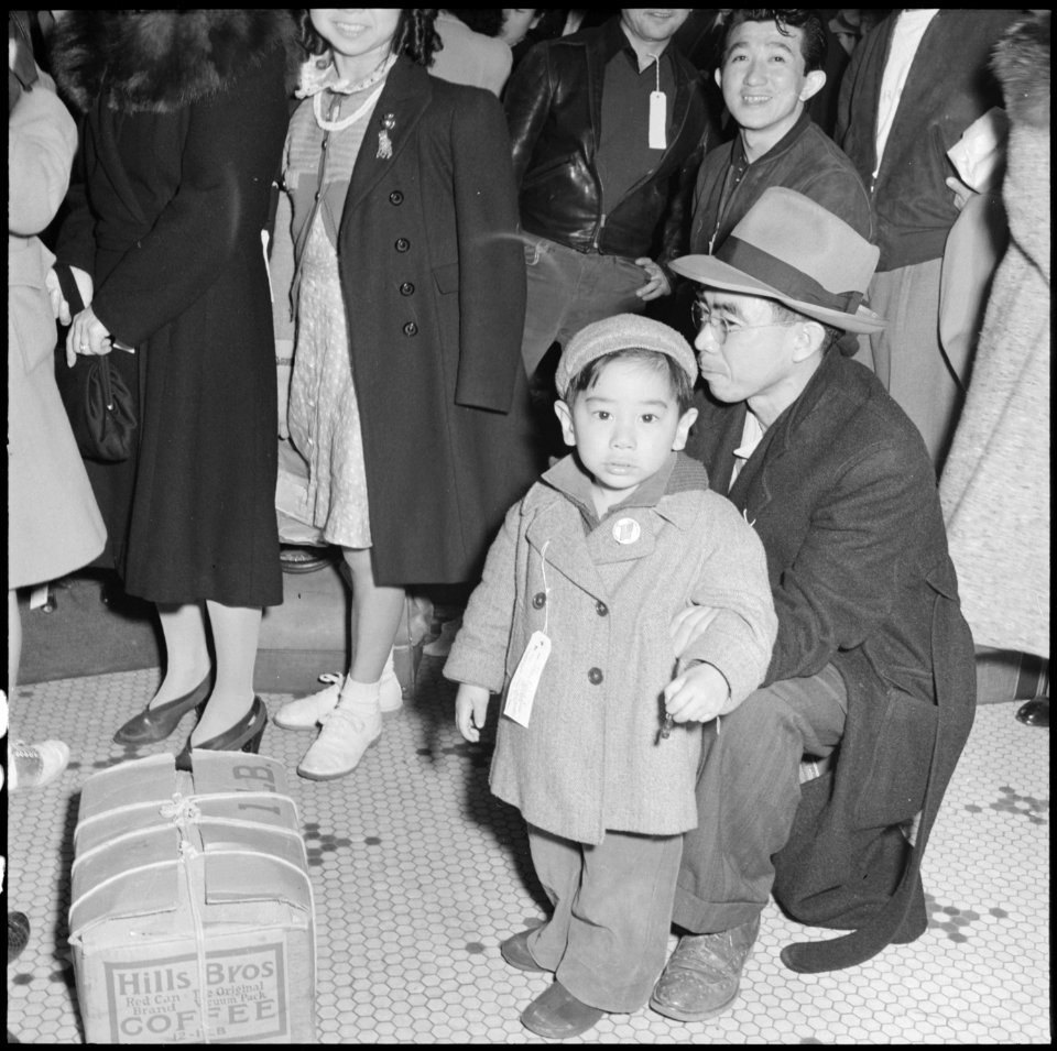 San Francisco, California. The family unit in kept intact in various phases of evacuation of person . . . - NARA - 536066