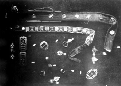 Samiske smykker og draktdeler, Finnmark, antatt 1900-10 - Norsk folkemuseum - NF.06725-057