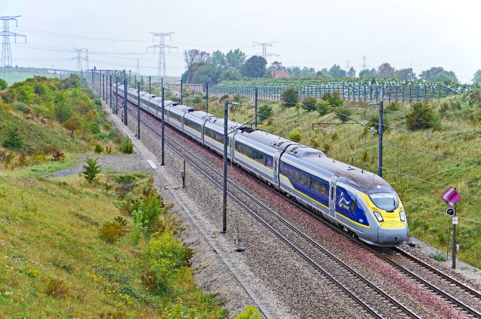 London - paris high-speed rail line eurotunnel