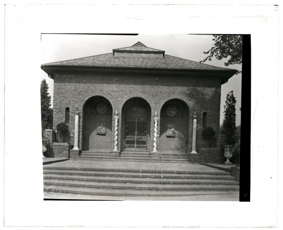 Samuel Longstreth Parrish Art Museum, 25 Jobs Lane, Southampton, New York. Entrance LCCN2008680115