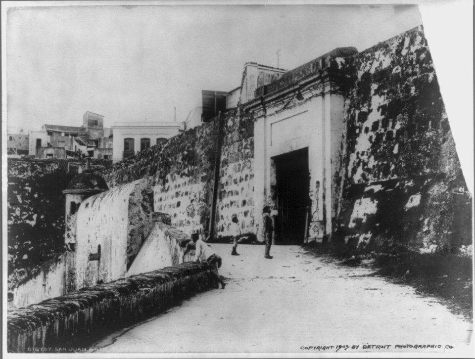 San Juan, Puerto Rico, and vicinity, 1901-1903- San Juan Gate (in sea wall) LCCN2006675639