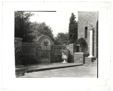 Samuel Longstreth Parrish Art Museum, 25 Jobs Lane, Southampton, New York. Garden entrance LCCN2008680116