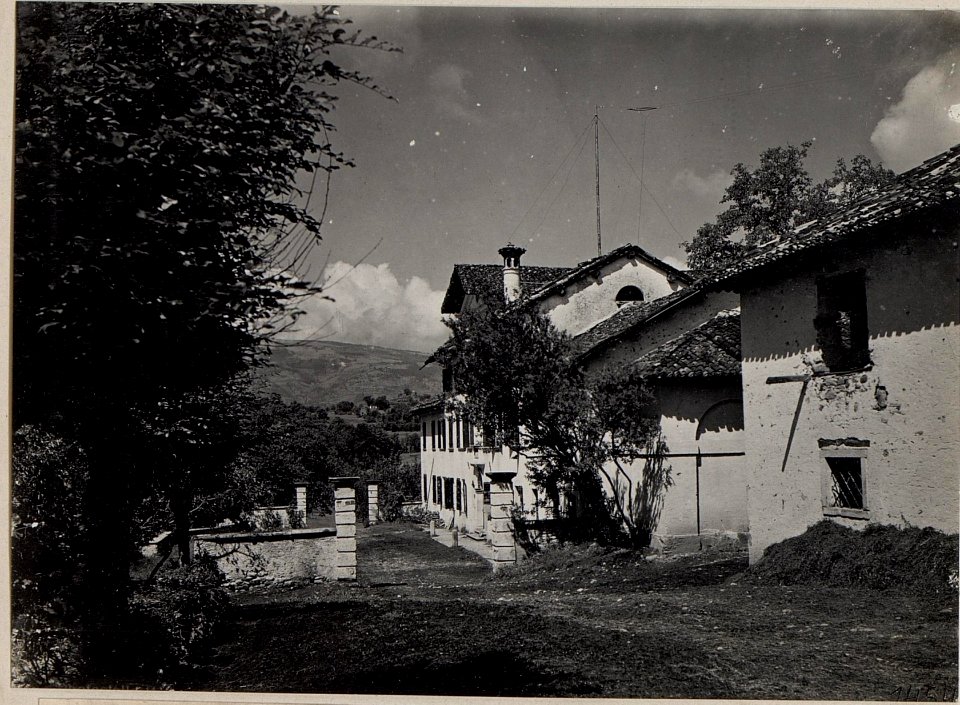San Silvestro nördlich Feltre. Radiostation bei einem Herrenhaus. (BildID 15643861)