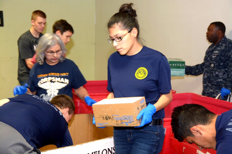 San Antonio Future Sailors, Recruiters donate time to Food Bank 170201-N-ND850-005